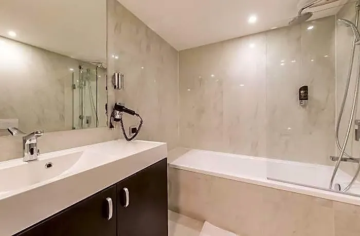 Hotel Skyline Frankfurt 4*